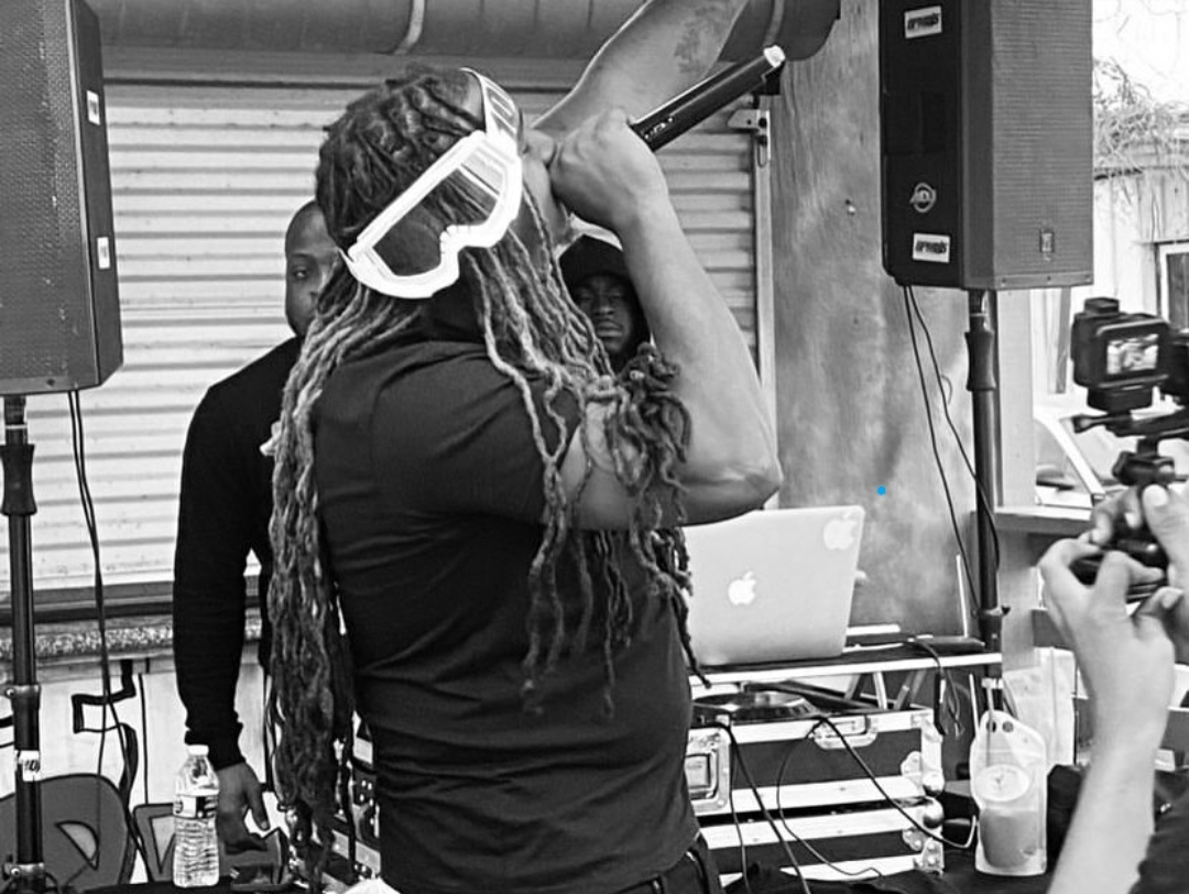 Earl Millz Perform 1
