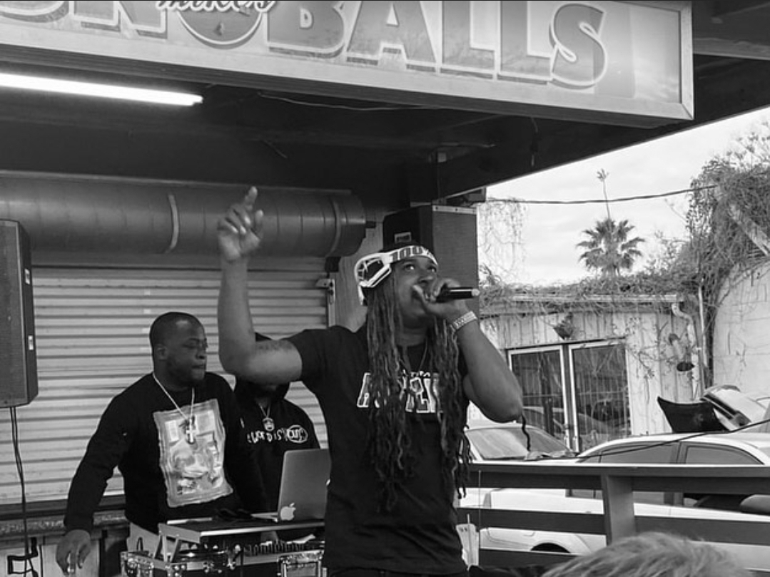 Earl Millz Perform